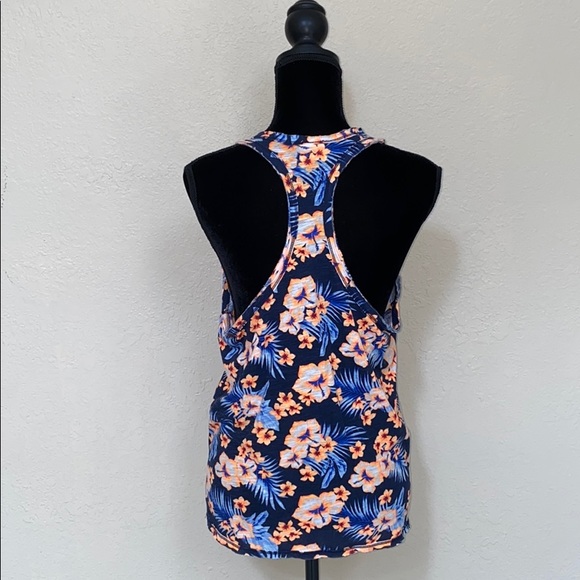 PINK VS Tank - Picture 3 of 5